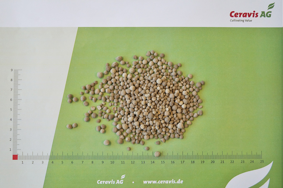rasen nachsaat mit dünger und unkrautvernichter Rasendünger mit Unkrautvernichter, Unkrautbekämpfung, Rasenpflege – Terrauno main image 1
